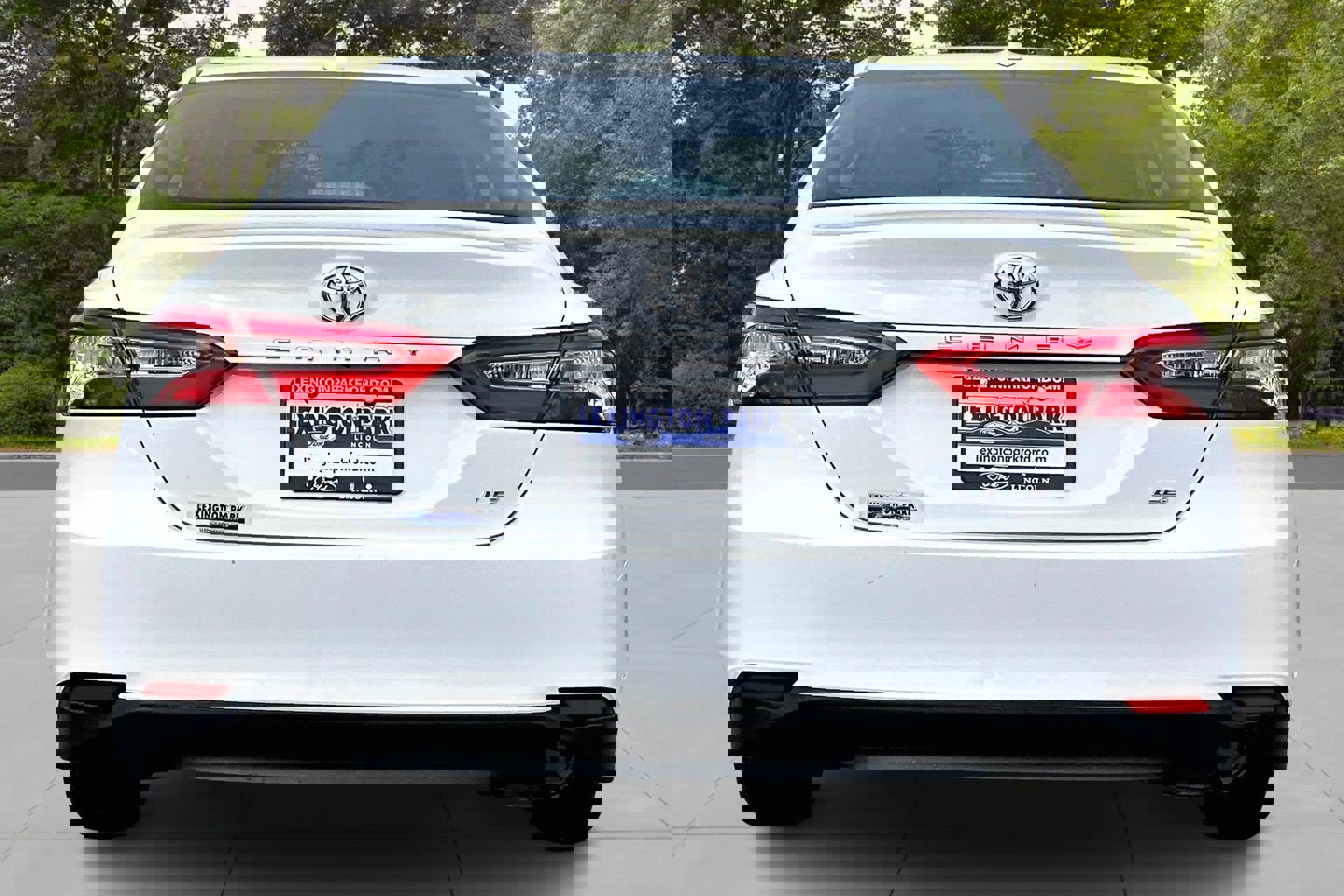 Used 2020 Toyota Camry LE image 6