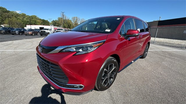 New 2025 Toyota Sienna Platinum