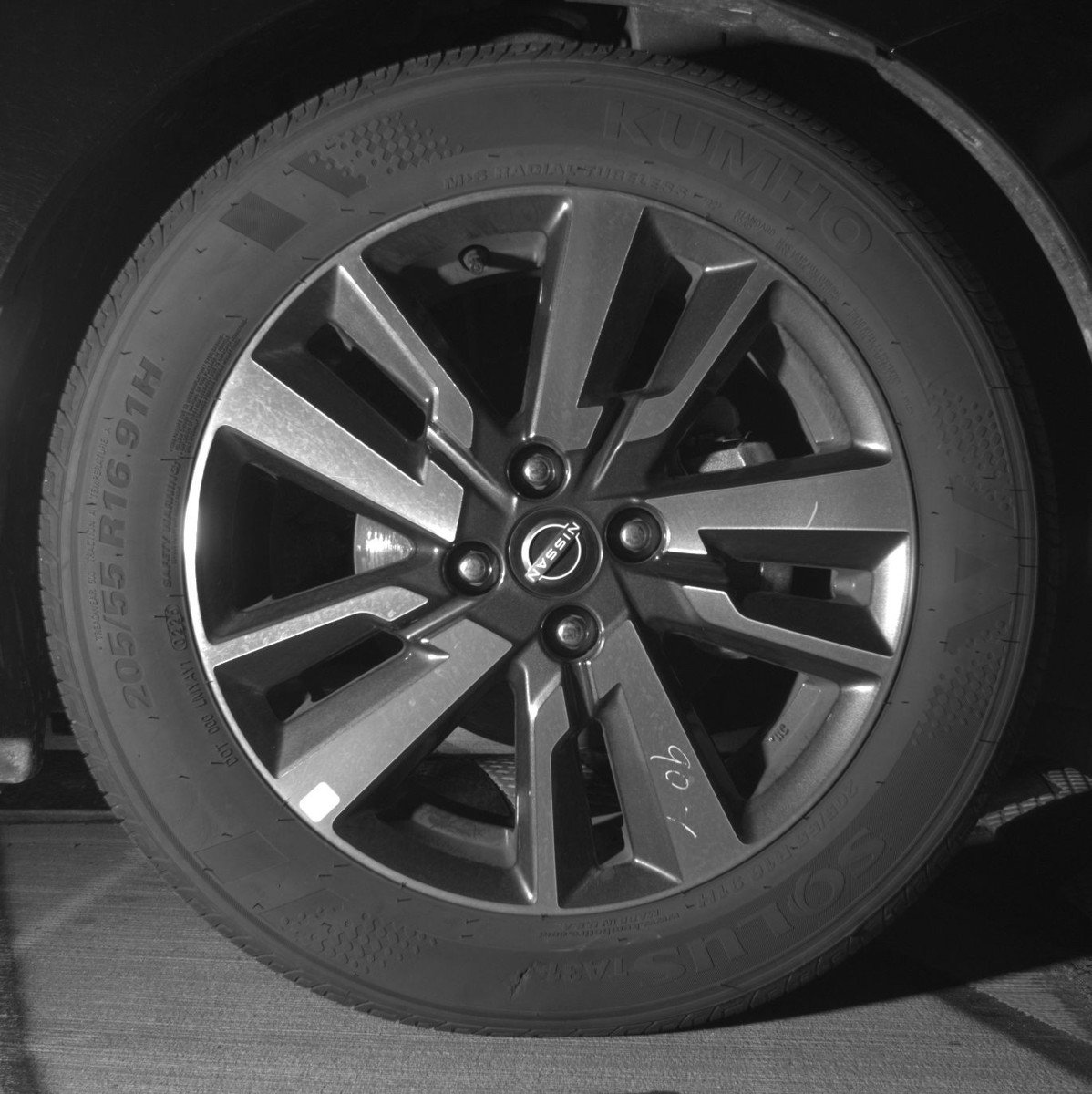 Used 2025 Nissan Versa SV image 13