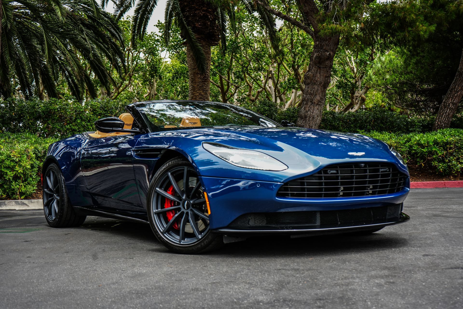 Used 2023 Aston Martin DB11 Volante RWD image 42