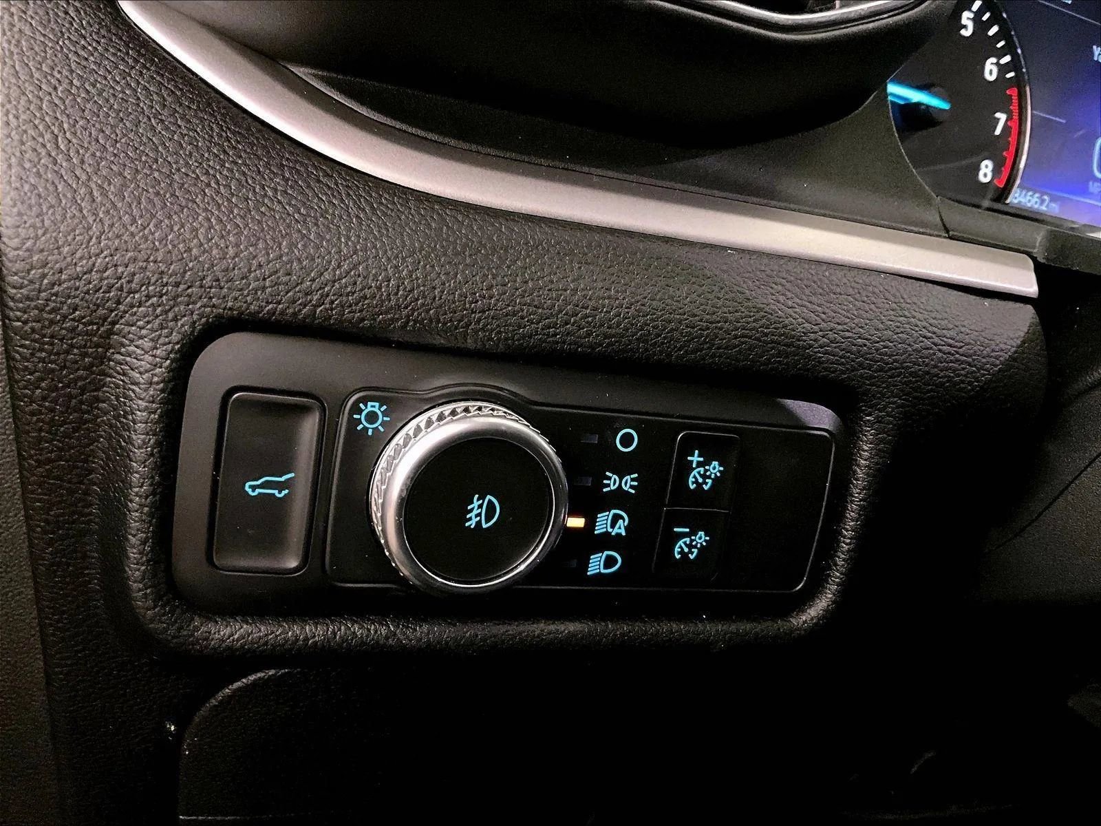 Used 2022 Ford Explorer XLT w/ Equipment Group 202A AWD/4WD image 31