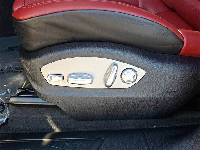 Used 2025 Porsche Macan image 19