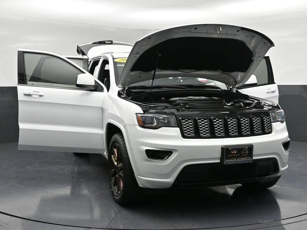 Used 2018 Jeep Grand Cherokee Altitude image 36