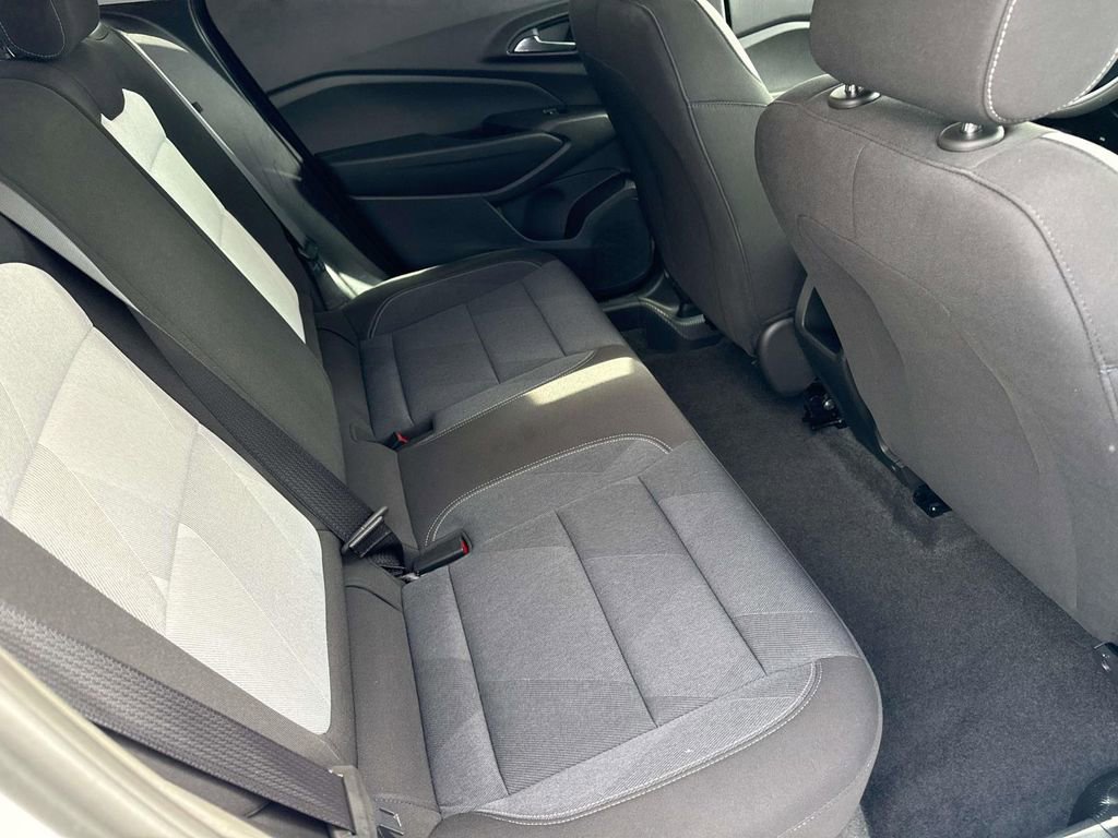 Certified 2025 Chevrolet Trax LS image 30