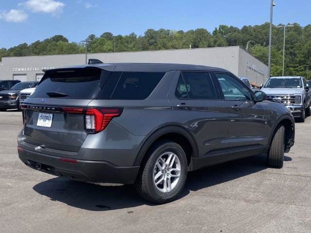 New 2026 Ford Explorer Active RWD image 3