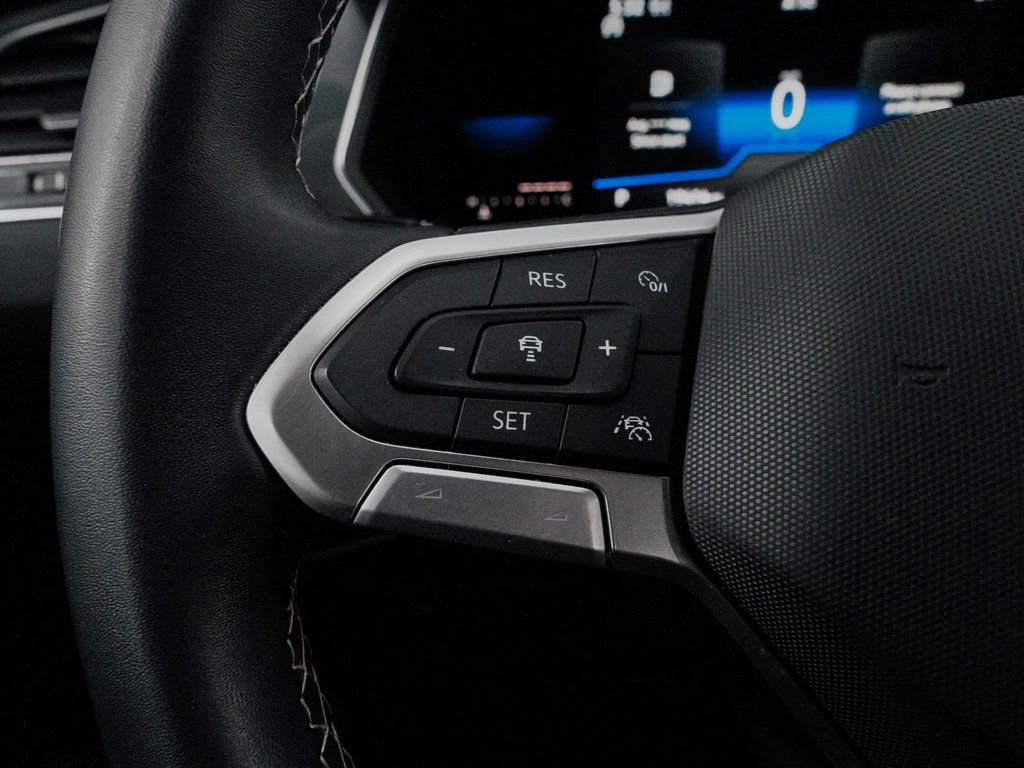 Used 2022 Volkswagen Tiguan SE w/ Panoramic Sunroof Package image 24