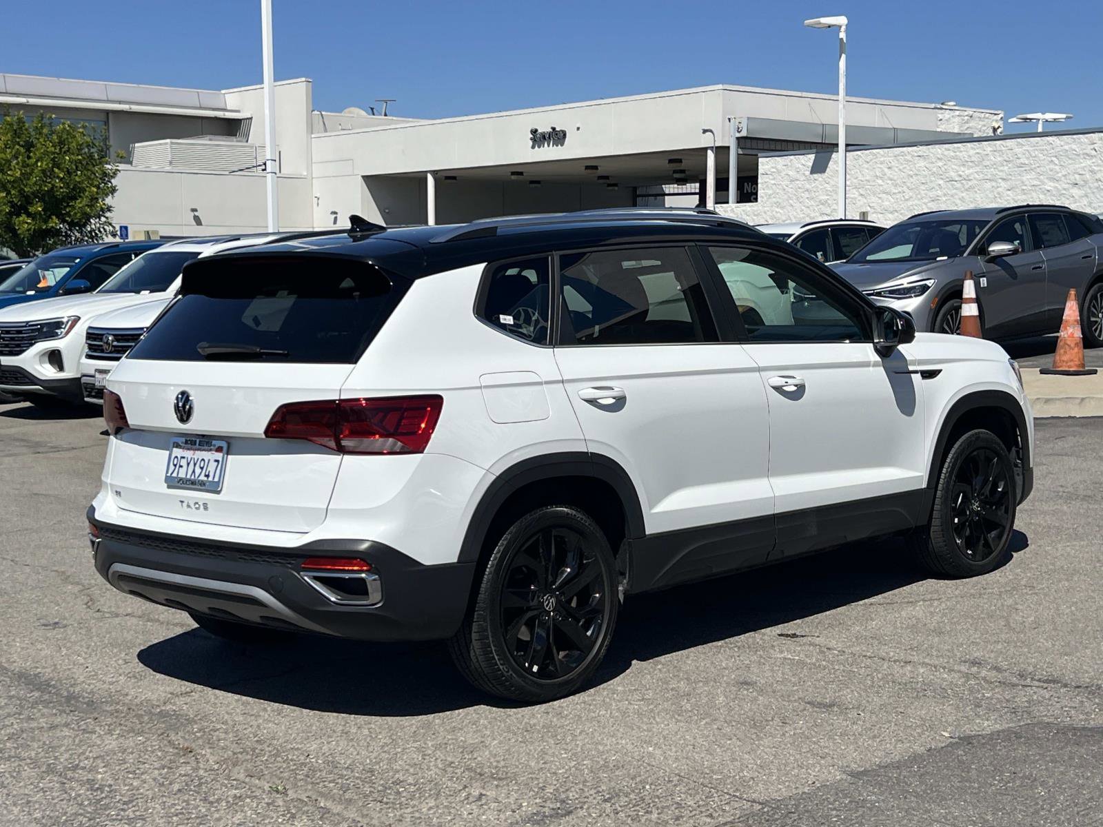 Certified 2023 Volkswagen Taos SE w/ Black Wheel Package image 23
