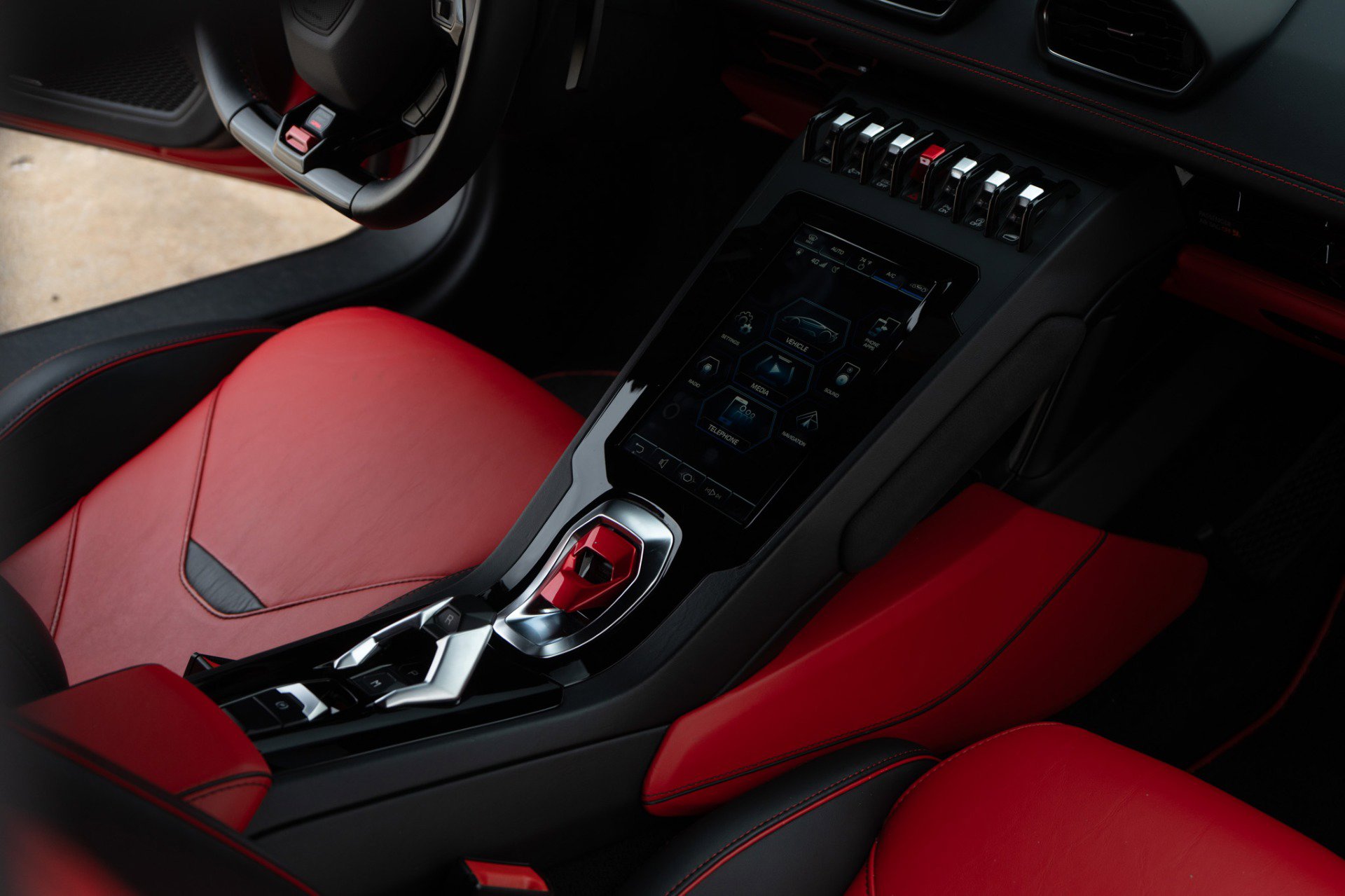 Used 2021 Lamborghini Huracan EVO RWD image 23