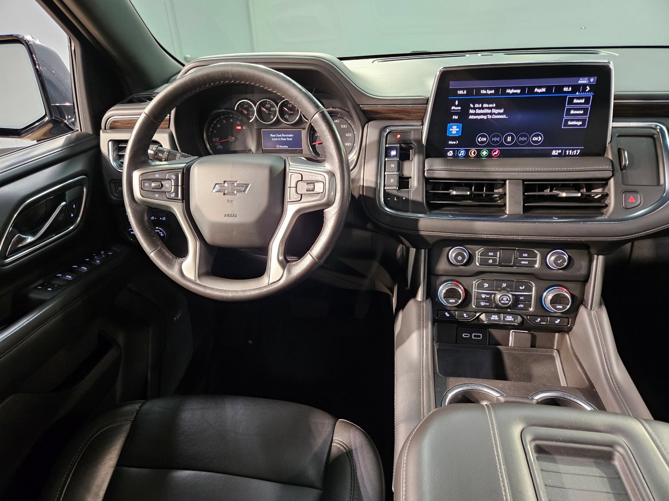 Used 2021 Chevrolet Tahoe Z71 w/ Luxury Package AWD/4WD image 9