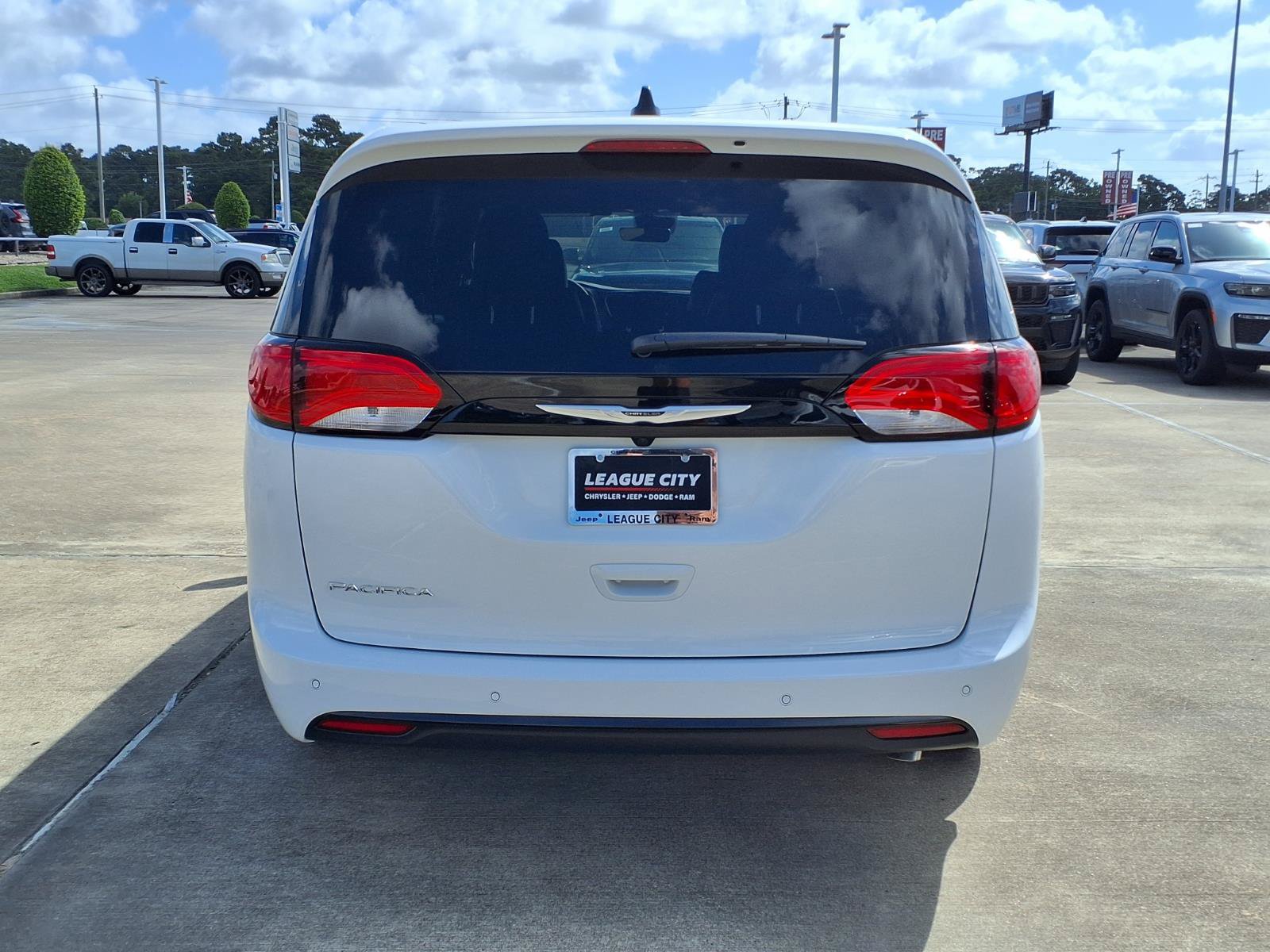 New 2027 Chrysler Pacifica LX FWD image 6