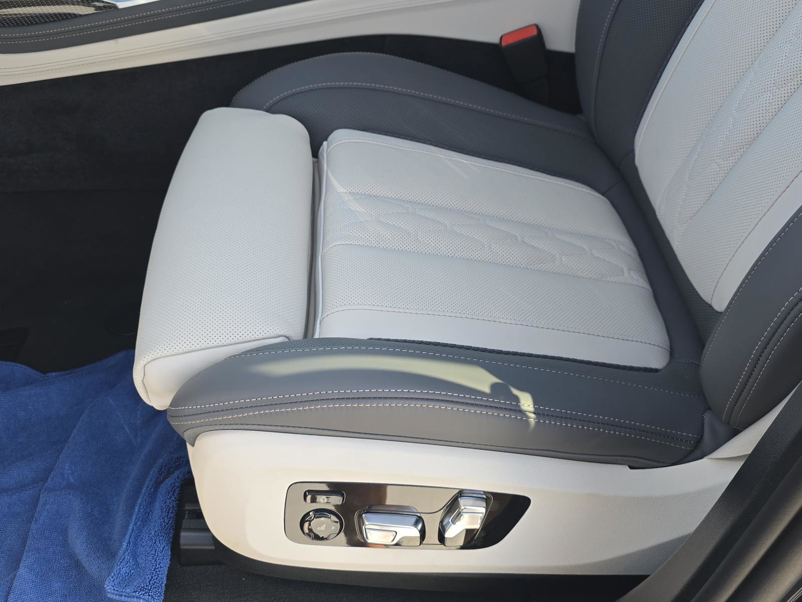 New 2026 BMW ALPINA XB7 image 17