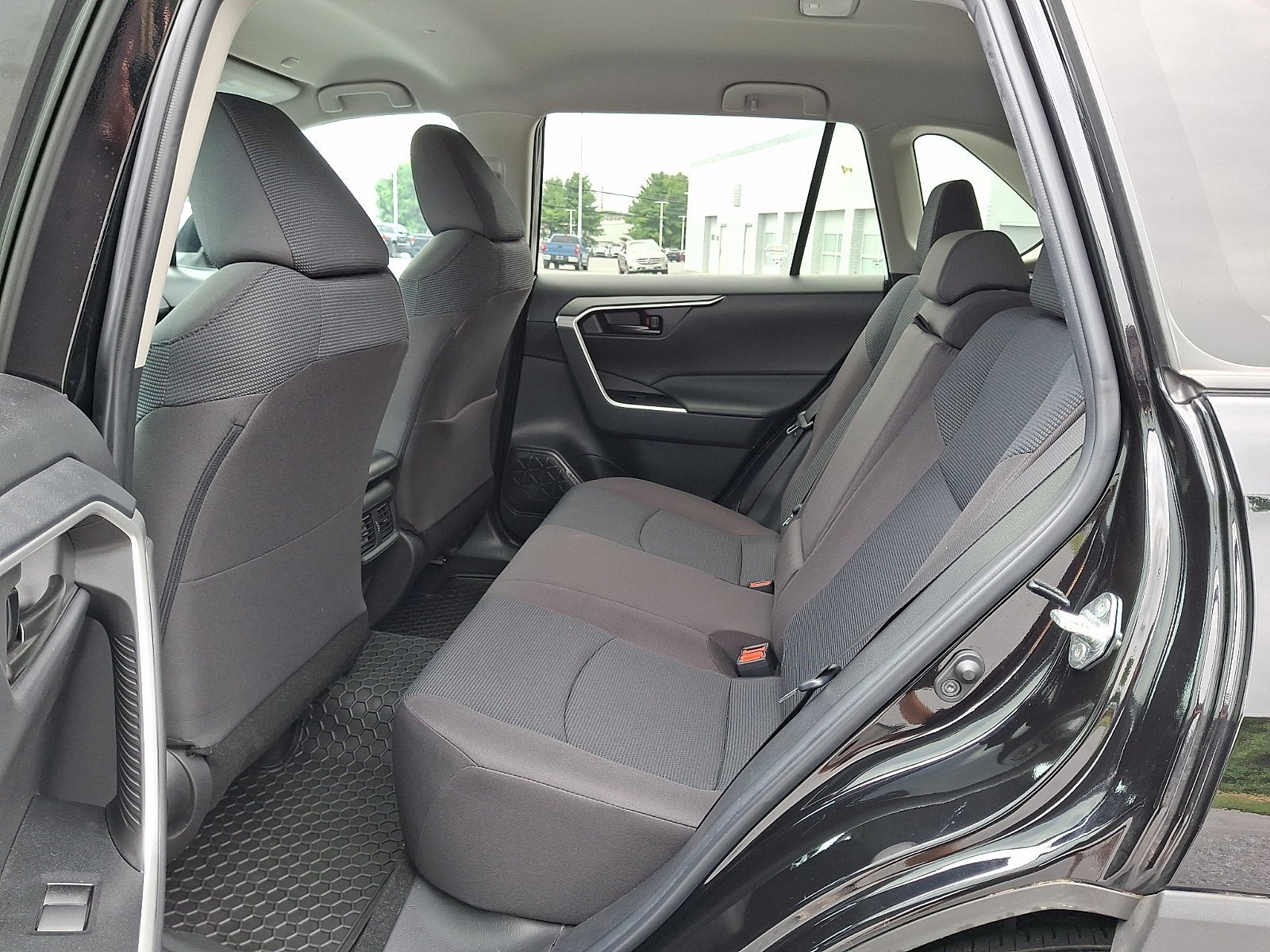Used 2023 Toyota RAV4 LE AWD/4WD image 11