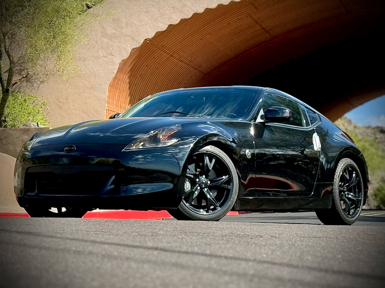 Used 2011 Nissan 370Z Touring w/ Sport Pkg image 2