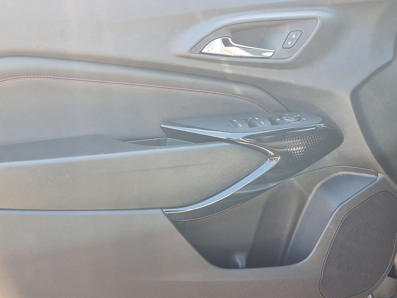 New 2026 Chevrolet Trax RS w/ Sunroof Package FWD image 22