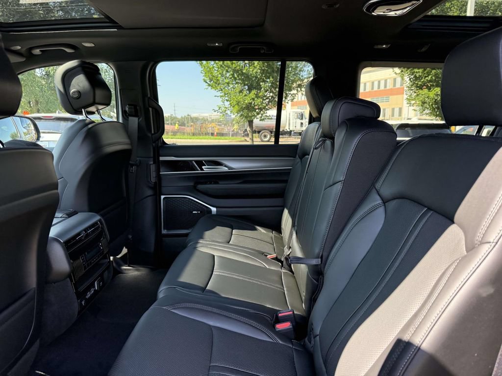 New 2026 Jeep Grand Wagoneer L 4WD w/ Premium Group I image 18