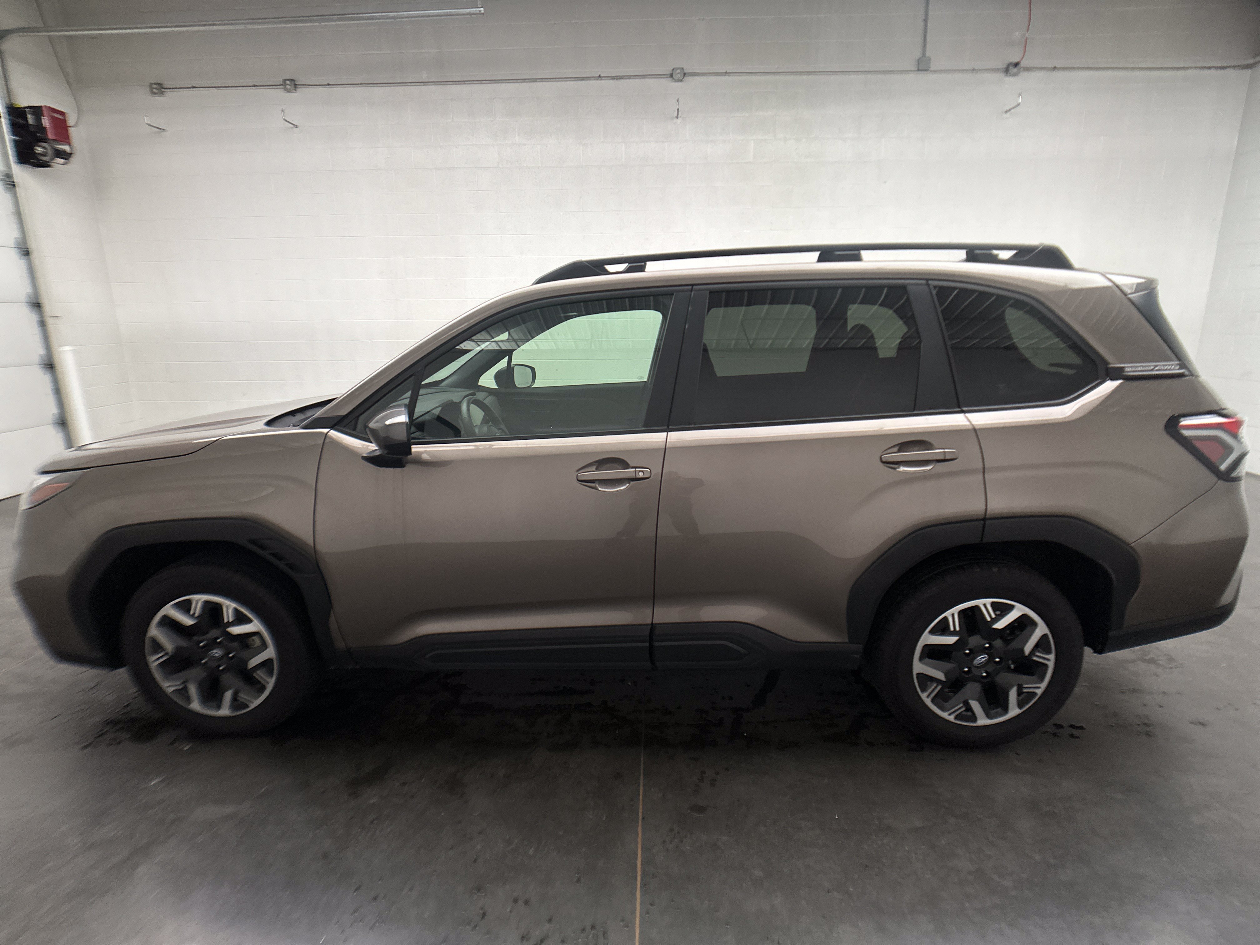 Used 2025 Subaru Forester Premium AWD/4WD image 5