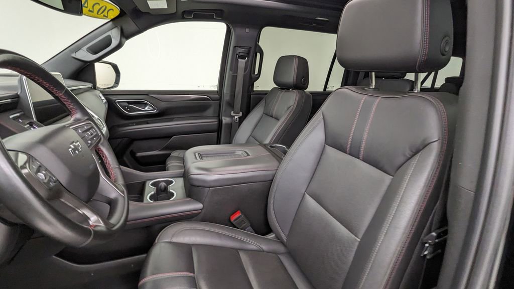 Used 2024 Chevrolet Suburban RST w/ Luxury Package AWD/4WD image 2