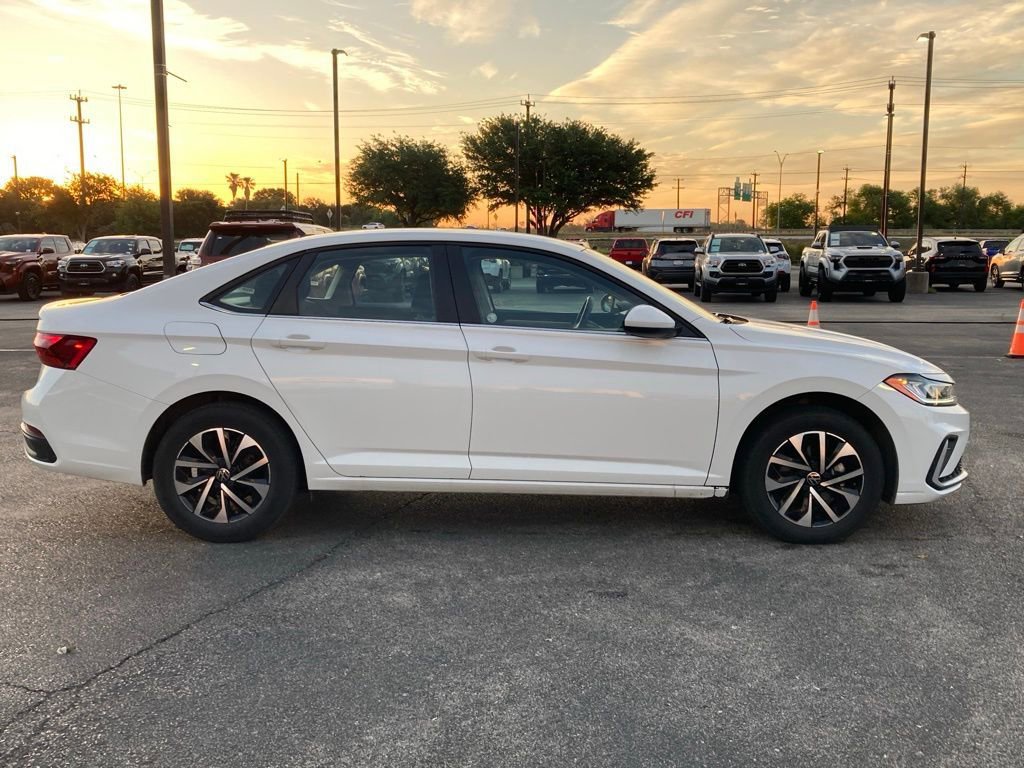 Used 2025 Volkswagen Jetta S image 4