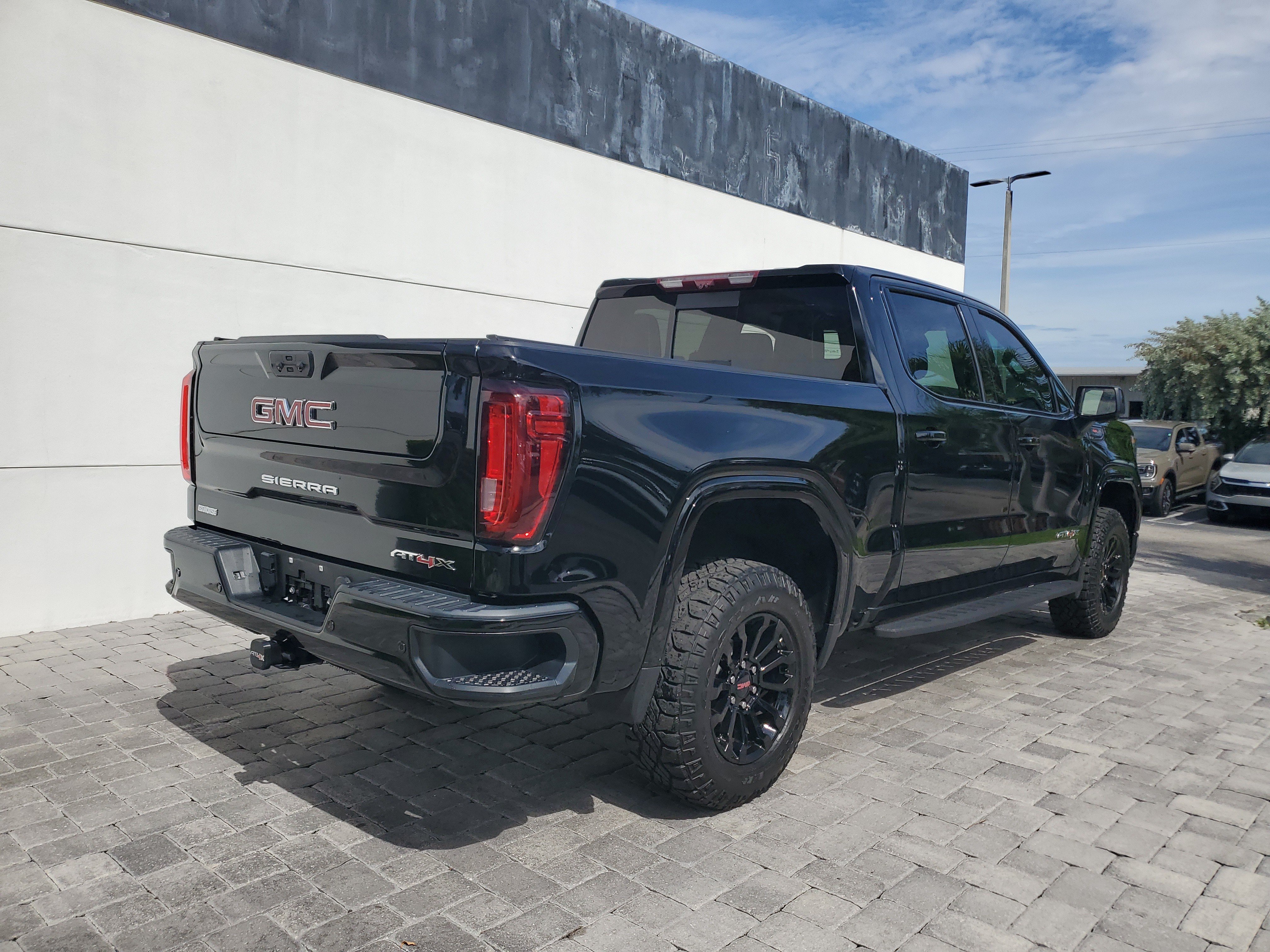 Used 2022 GMC Sierra 1500 AT4X AWD/4WD image 6