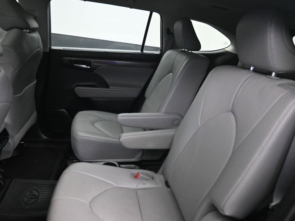 Used 2023 Toyota Highlander Limited image 30