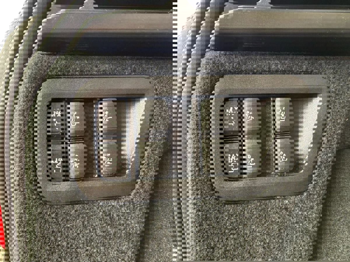 Used 2021 BMW X7 xDrive40i w/ Executive Package image 36