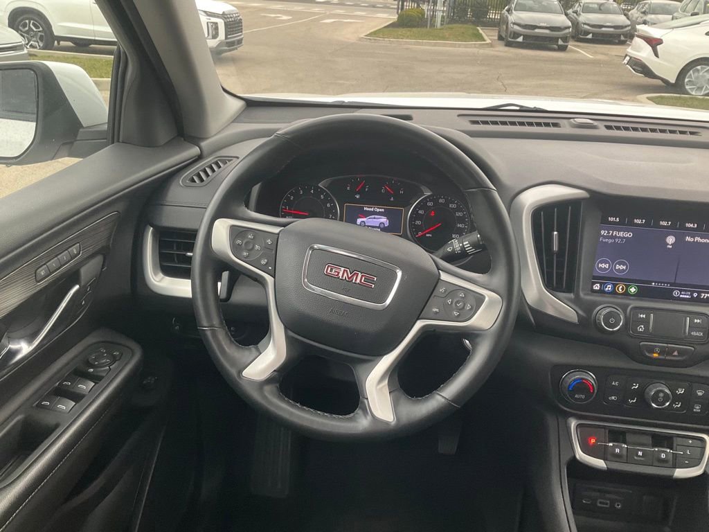 Used 2024 GMC Terrain SLT image 17
