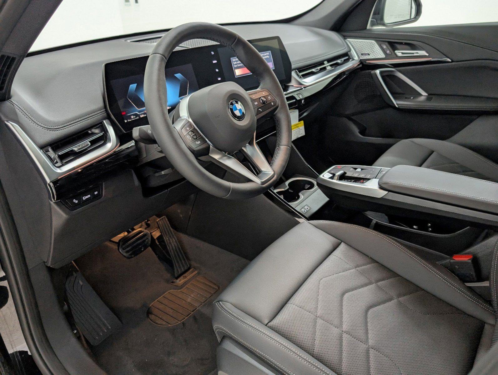 Used 2025 BMW X1 xDrive28i w/ Convenience Package AWD/4WD image 4