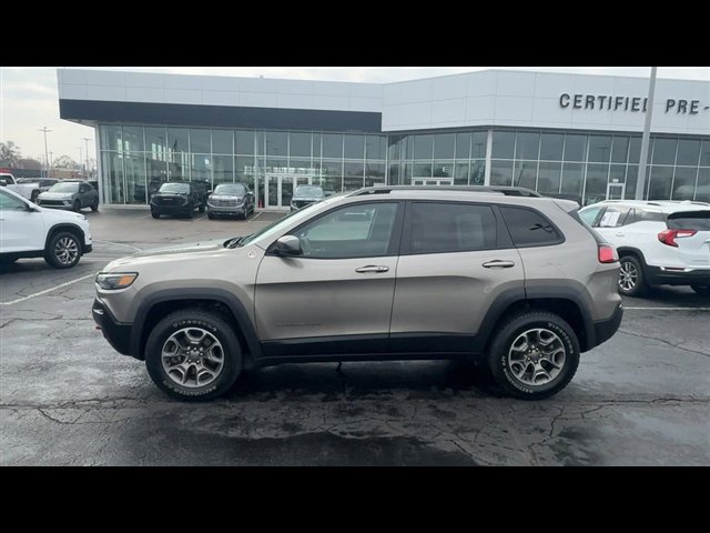 Used 2020 Jeep Cherokee Trailhawk image 5