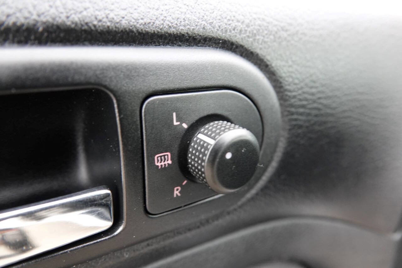 Used 2005 Volkswagen Golf GL image 51