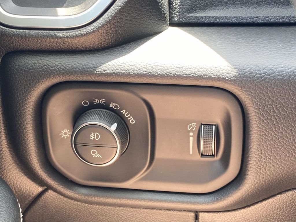 New 2026 RAM 3500 Big Horn AWD/4WD image 31