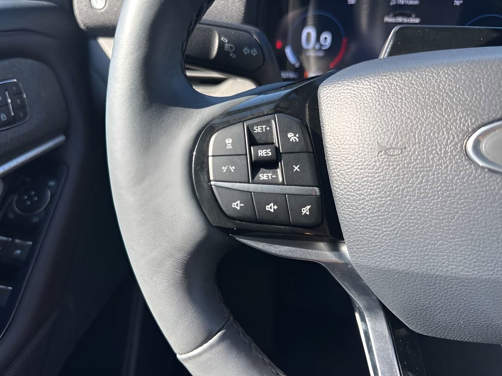 Used 2025 Ford Explorer Platinum image 18