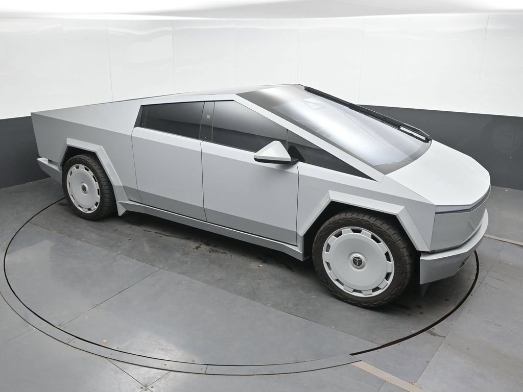 Used 2024 Tesla Cybertruck AWD Crew Cab image 33