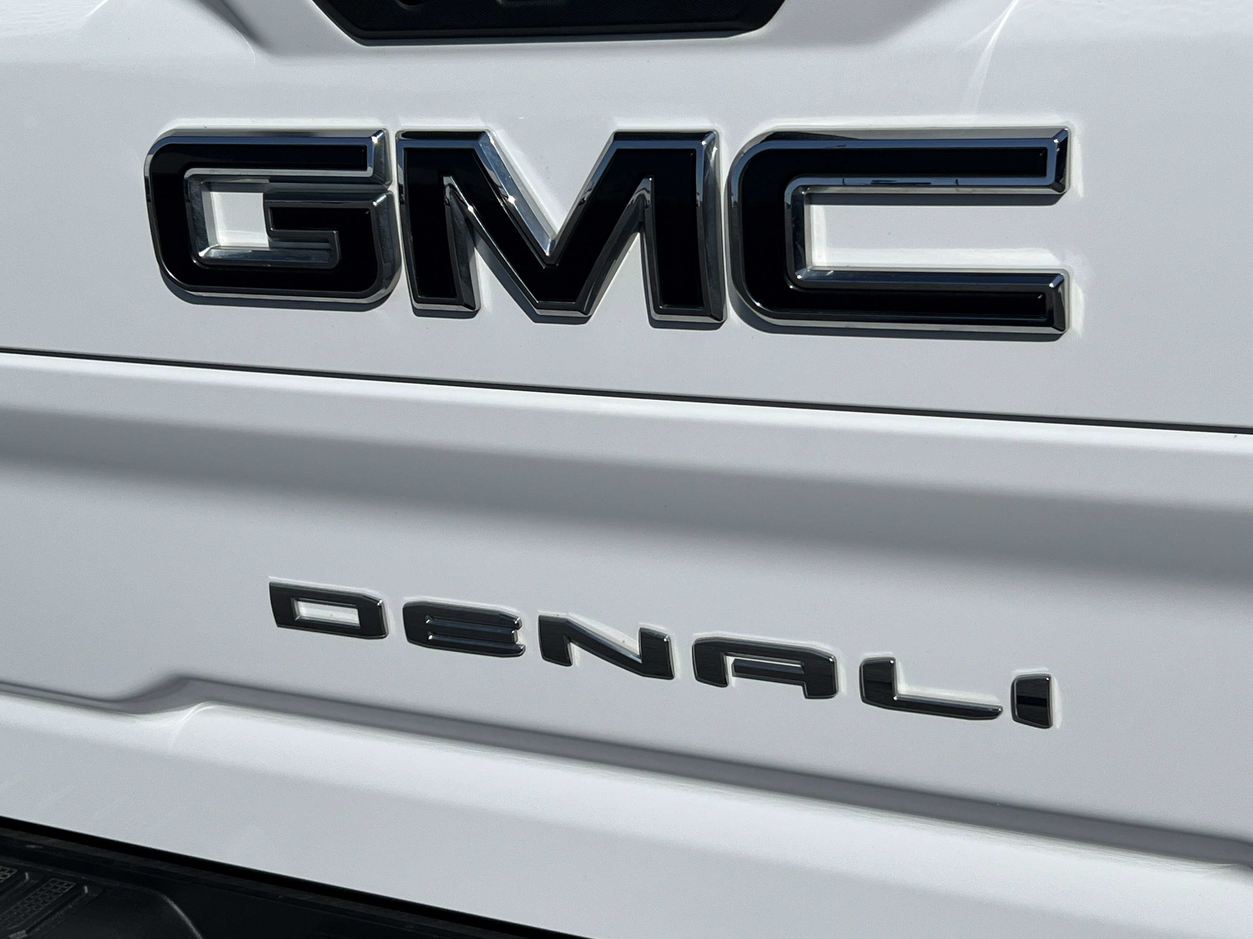 Used 2022 GMC Sierra 3500 Denali w/ Denali Ultimate Package image 8