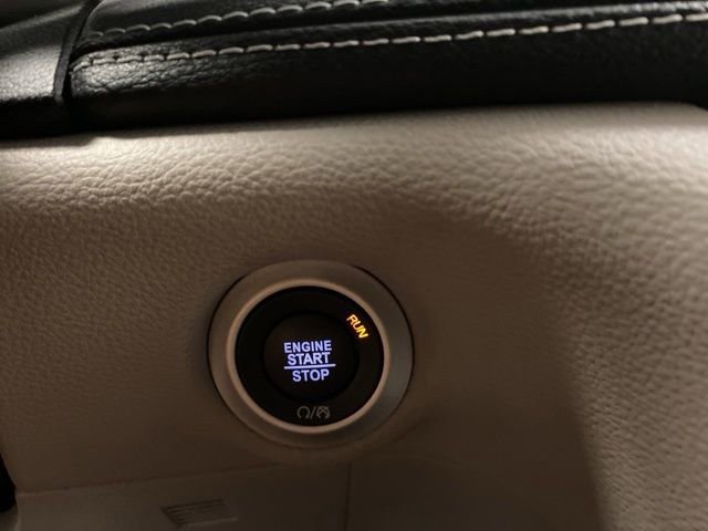 Used 2023 Chrysler Pacifica Touring-L FWD image 16