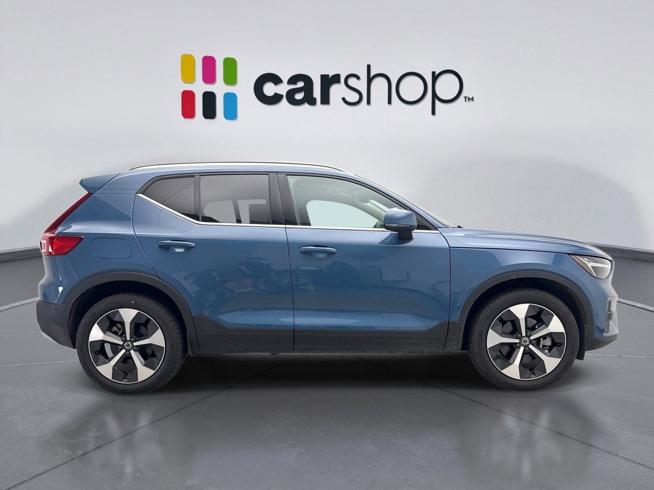 Used 2025 Volvo XC40 B5 Plus AWD/4WD image 6