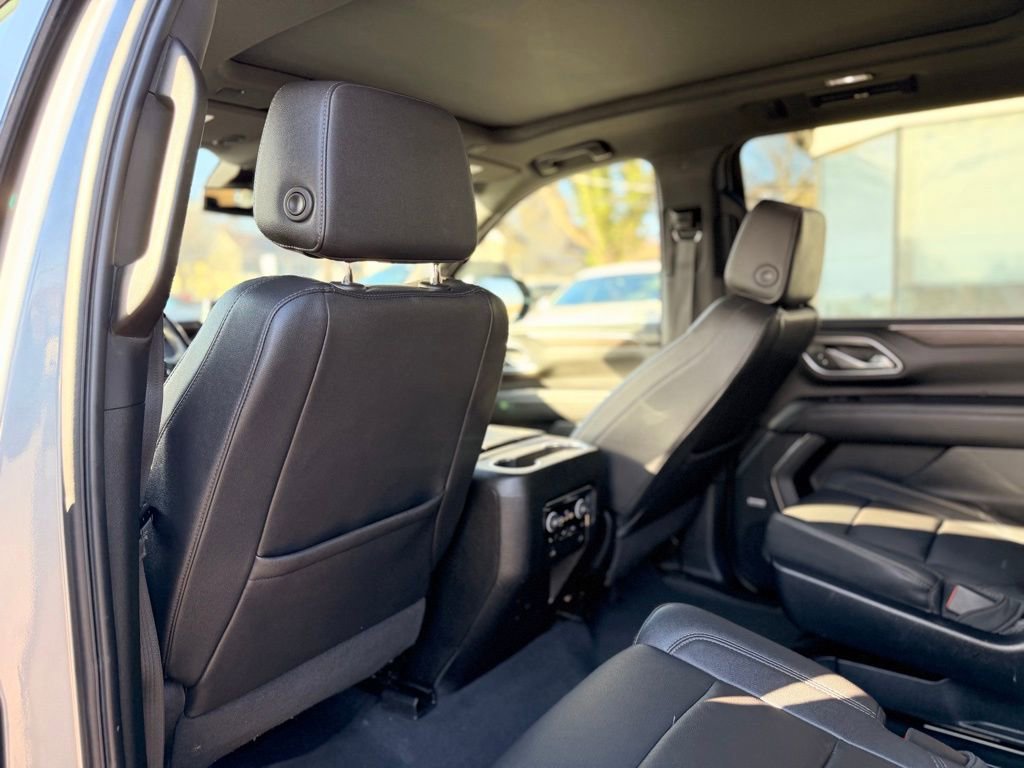 Used 2023 Chevrolet Suburban Z71 w/ Luxury Package image 18