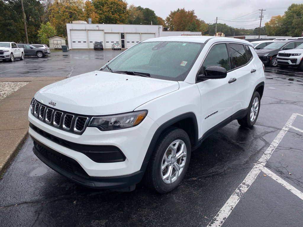 Used 2024 Jeep Compass Sport AWD/4WD image 3