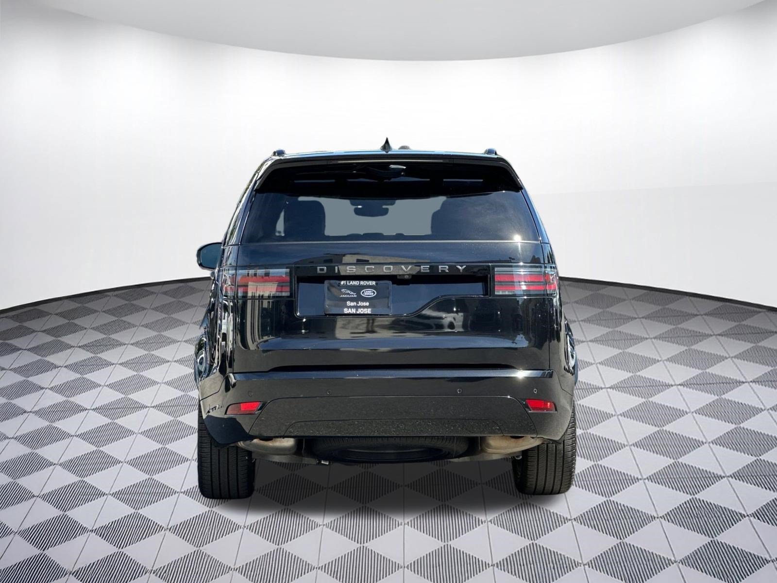 Used 2024 Land Rover Discovery Dynamic SE AWD/4WD image 10