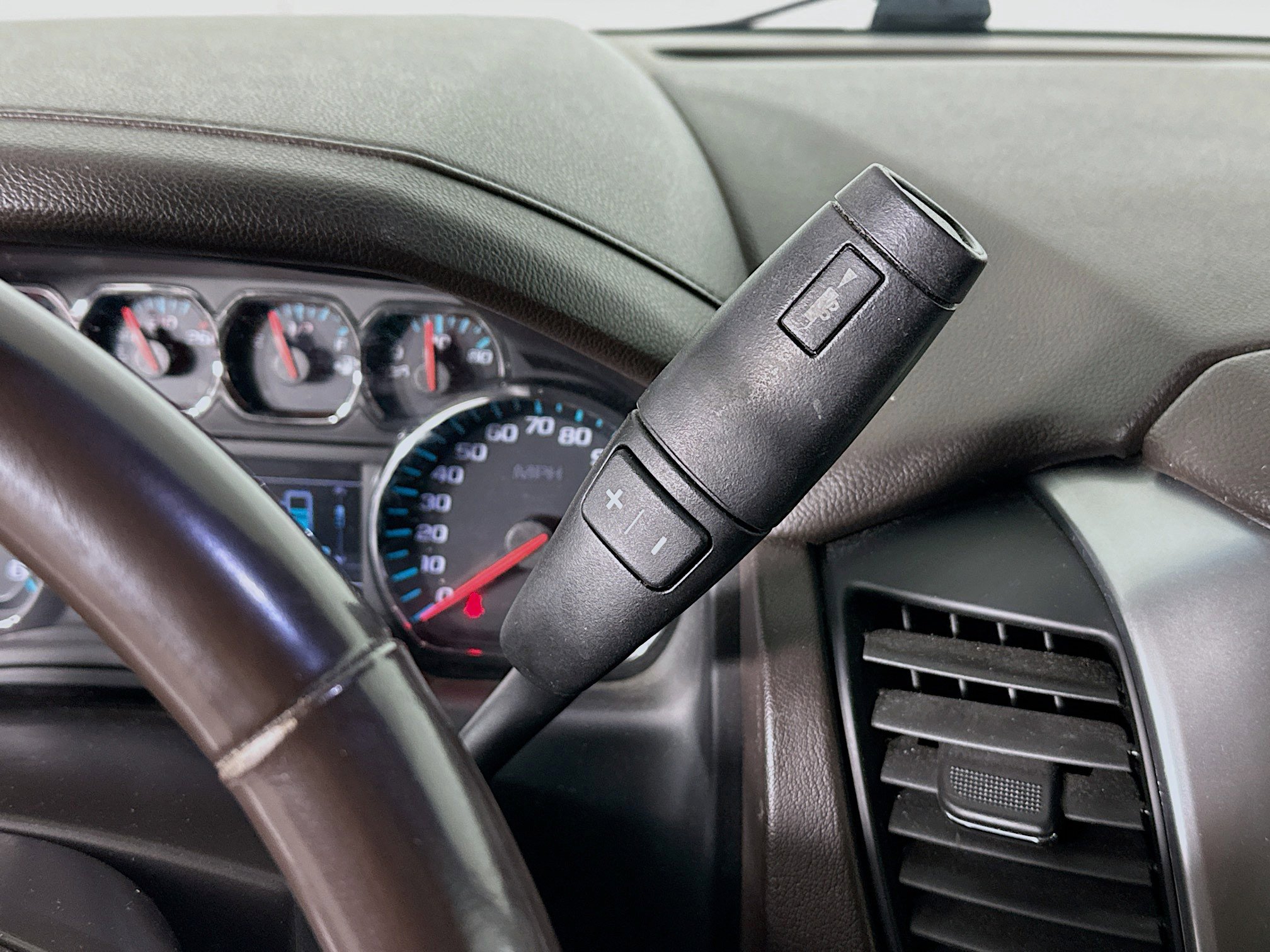 Used 2018 Chevrolet Suburban LT image 24