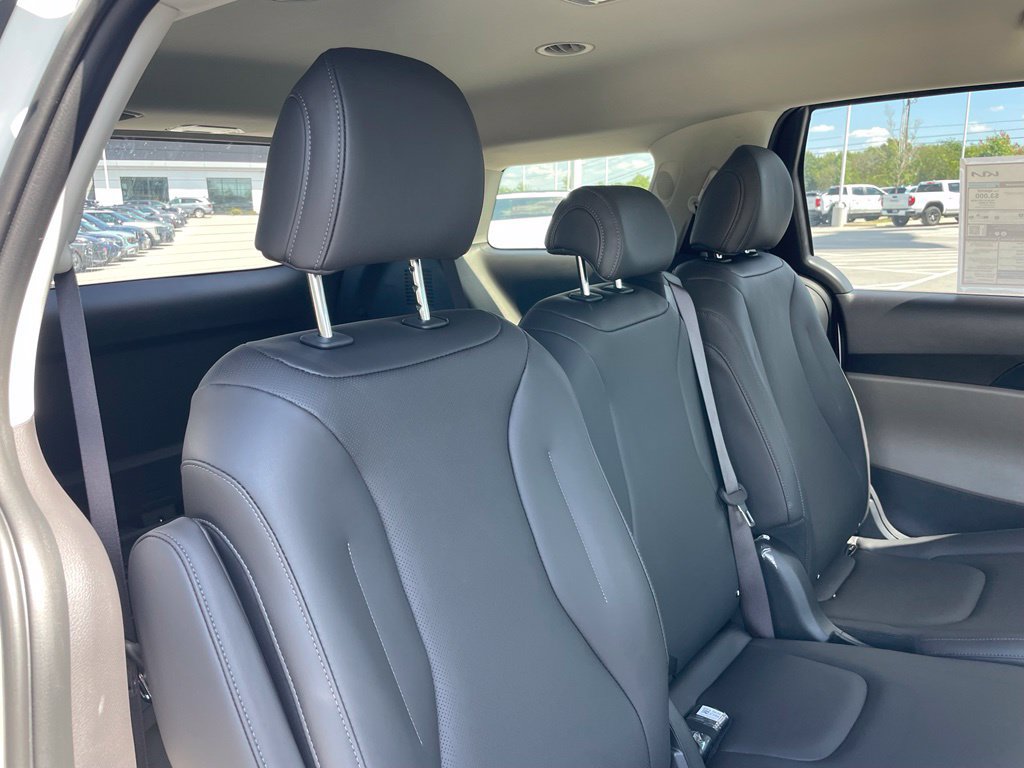 New 2027 Kia Carnival FWD image 24