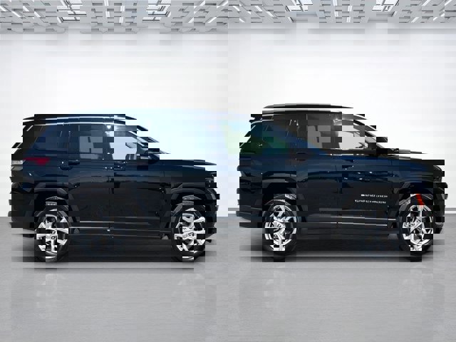 Used 2022 Jeep Grand Cherokee L Limited w/ Luxury Tech Group II image 3