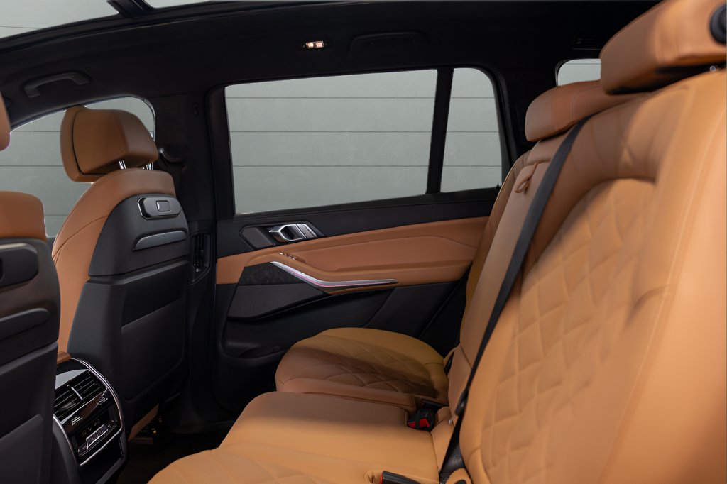 Used 2024 BMW X7 xDrive40i w/ M Sport Package AWD/4WD image 53