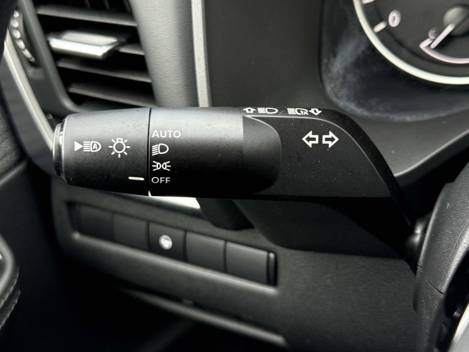 Used 2023 Nissan Rogue SV image 9