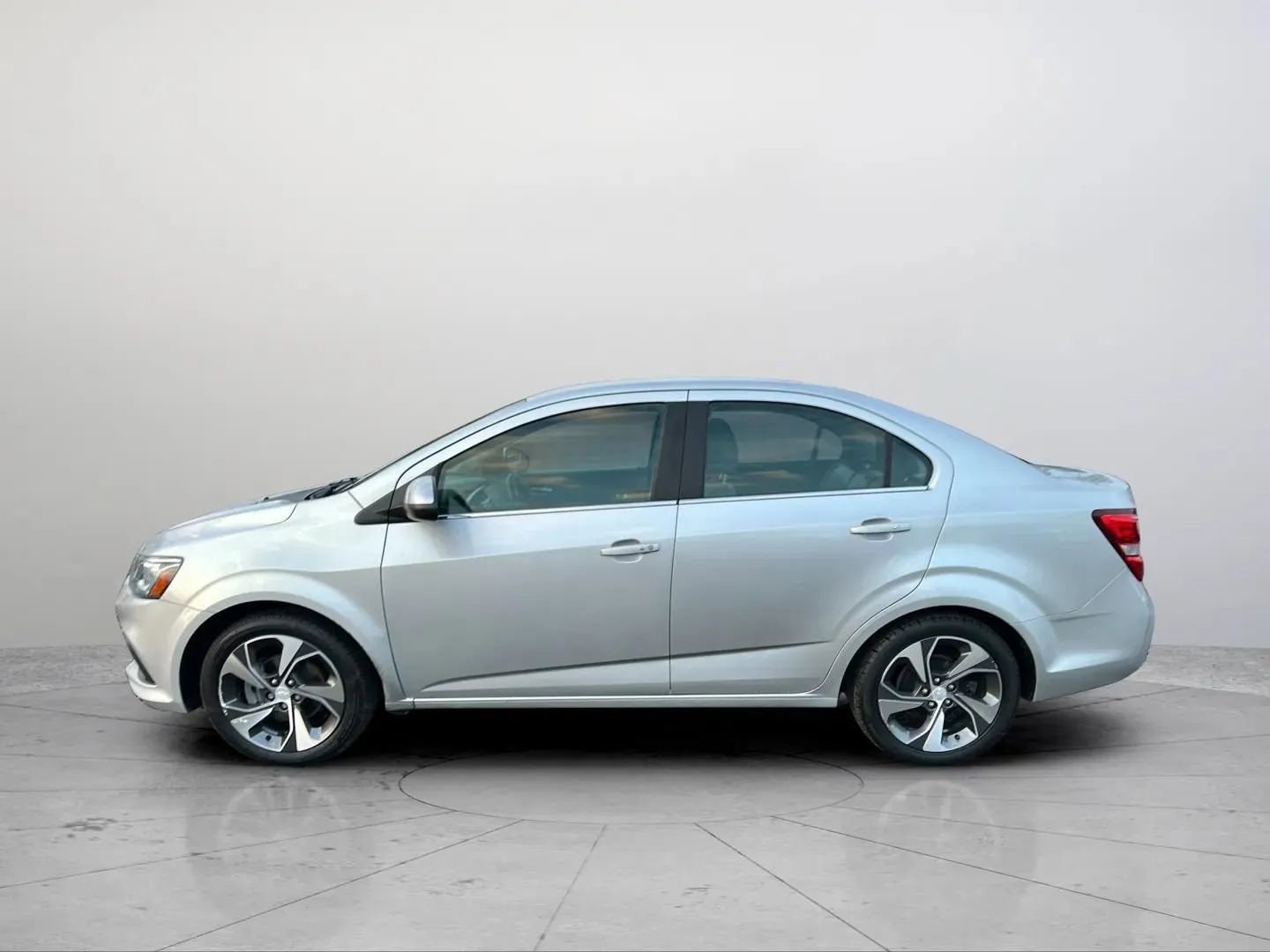 Used 2017 Chevrolet Sonic Premier image 2