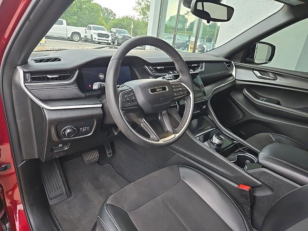 Used 2023 Jeep Grand Cherokee Altitude AWD/4WD image 32