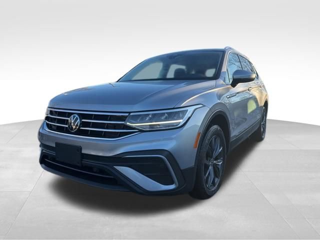 Certified 2023 Volkswagen Tiguan SE w/ Panoramic Sunroof Package image 5