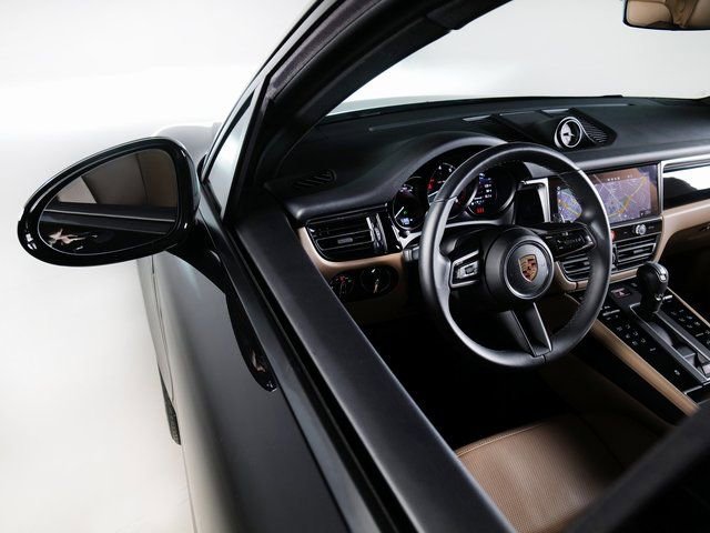 Used 2025 Porsche Macan image 26