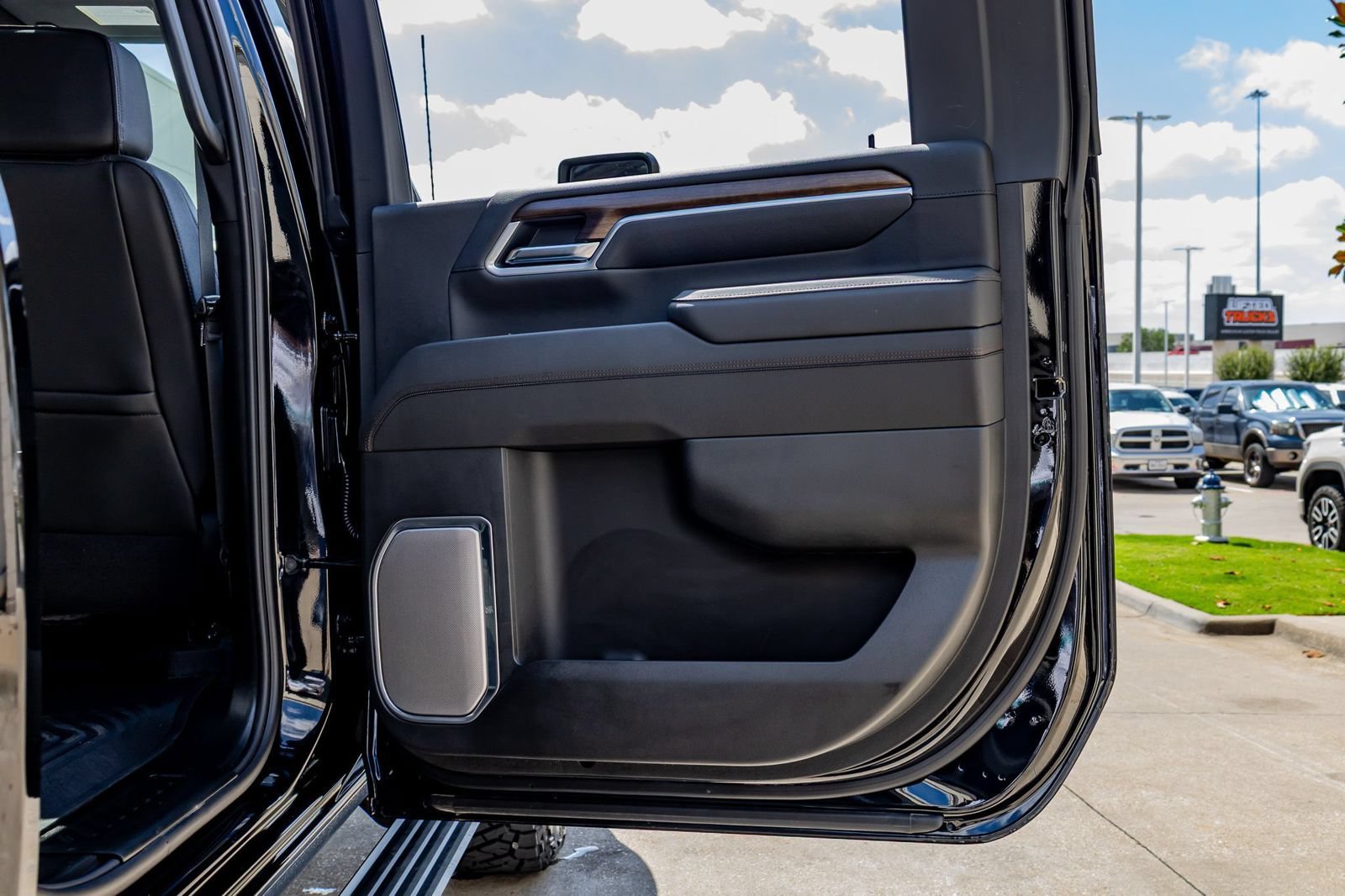 Used 2026 Chevrolet Silverado 2500 High Country w/ High Country Premium Package AWD/4WD image 40