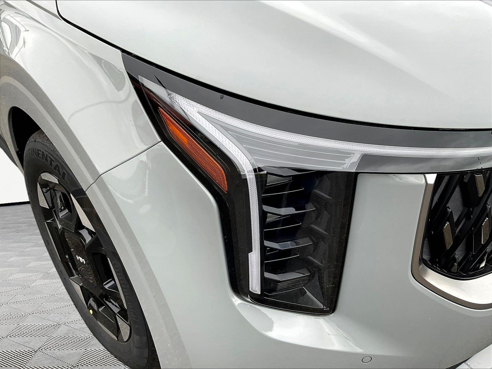 New 2027 Kia Carnival EX FWD image 8