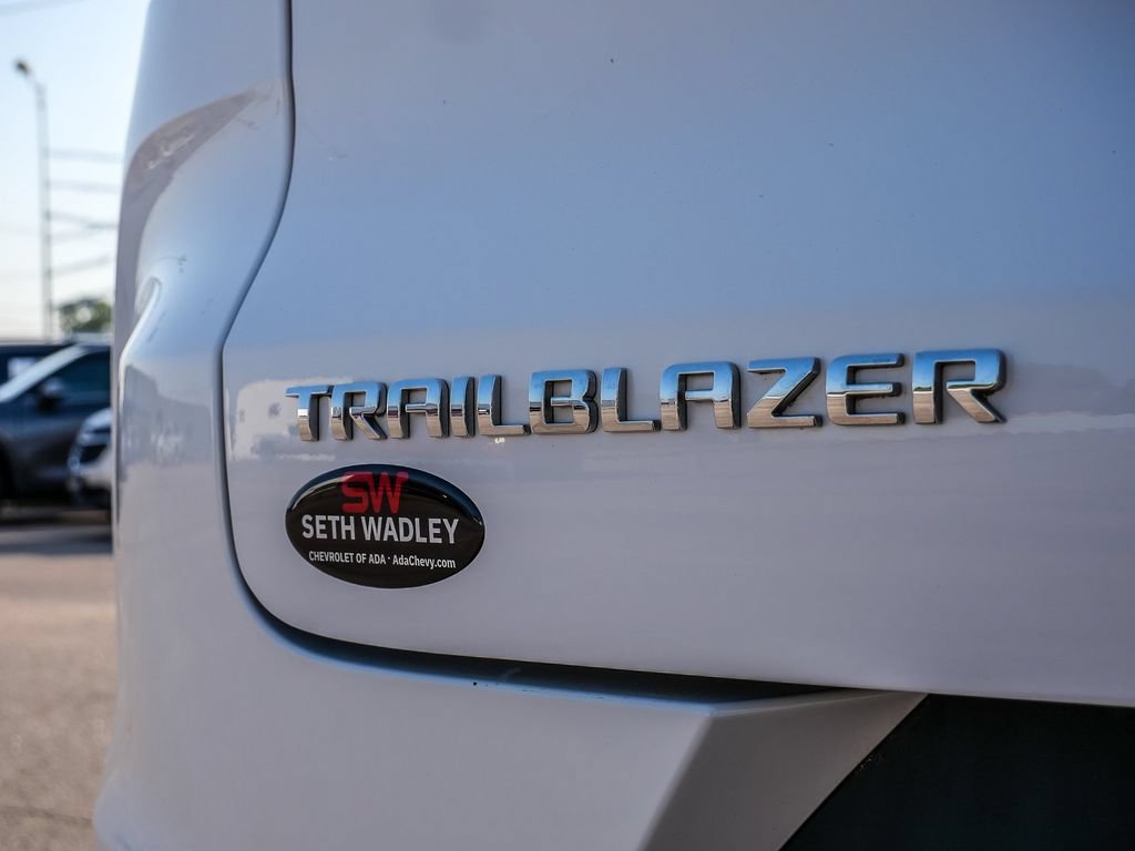 Used 2022 Chevrolet TrailBlazer LT w/ Convenience Package FWD image 12